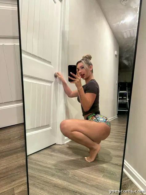 Hi daddy New in town available for you. I'm hot, call me +18402064144